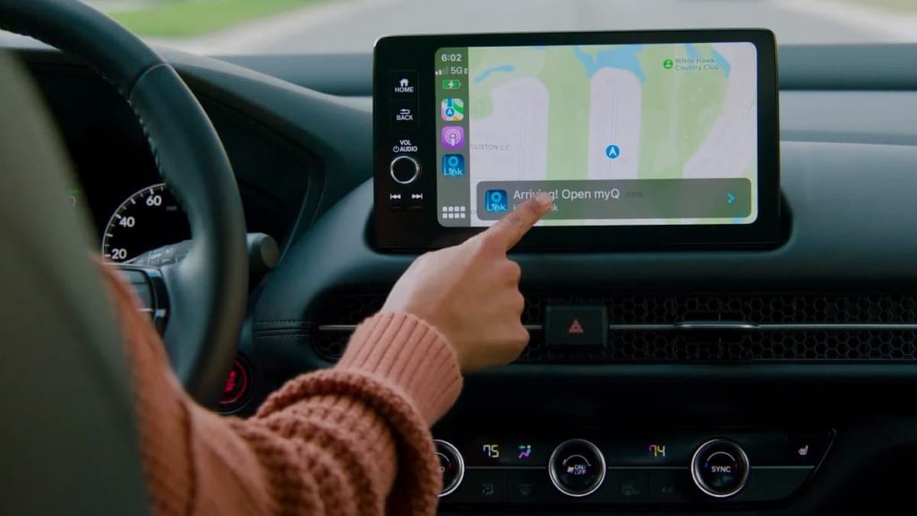Honda adiciona o controlo do portão da garagem ao Apple CarPlay e ao Android Auto