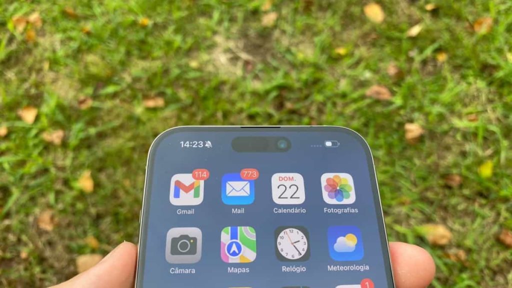 Apple quer um iPhone com a câmara debaixo do ecrã. Arrojado?
