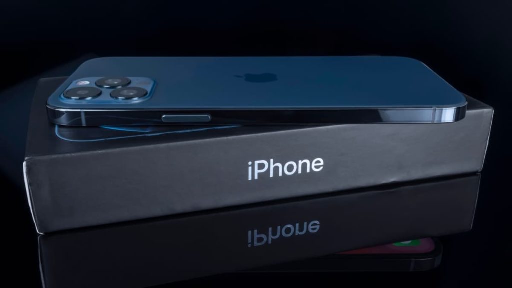 Apple vai poder atualizar os iPhones ainda dentro das caixas, segundo um relatório