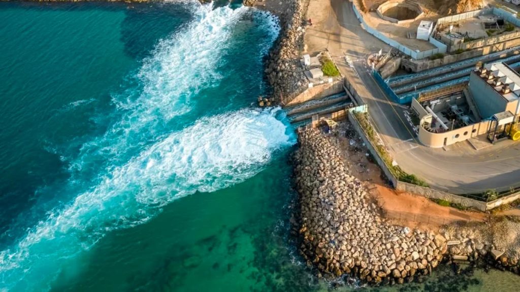 Cientistas conseguem tornar a água do mar em potável mais barata que a da torneira