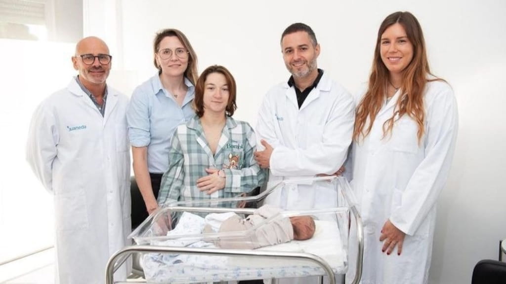 Nasceu o primeiro bebé europeu gestado por duas mulheres numa gravidez partilhada
