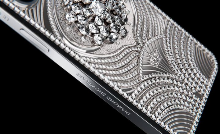 Imagem iPhone 15 Pro Max cravejado de diamantes