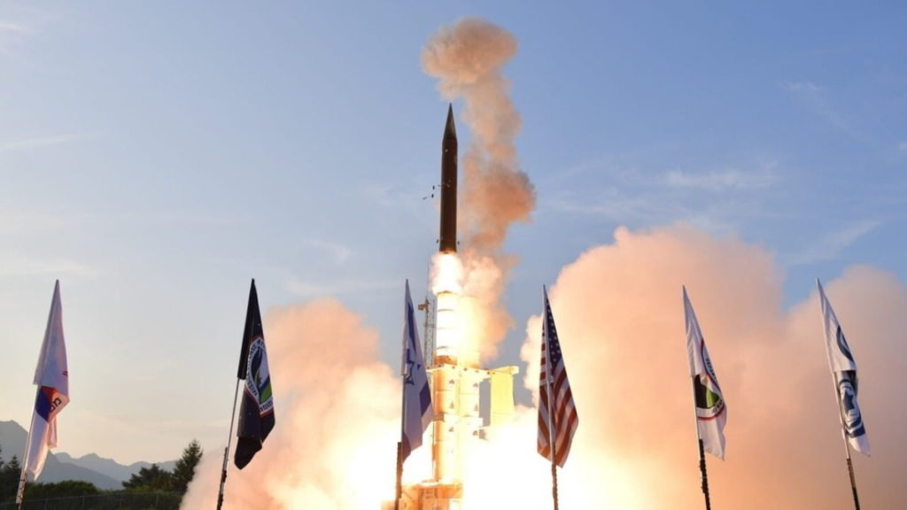 Israel intercetou um míssil fora da atmosfera da Terra, na primeira batalha espacial do mundo