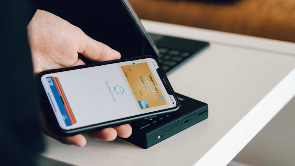 Apple pode abrir o NFC do iPhone a outros sistemas para evitar problemas complicados