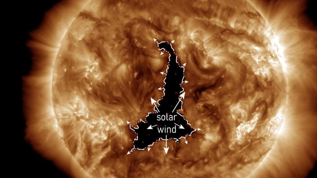 O Sol tem um “buraco” descomunal… será perigoso?