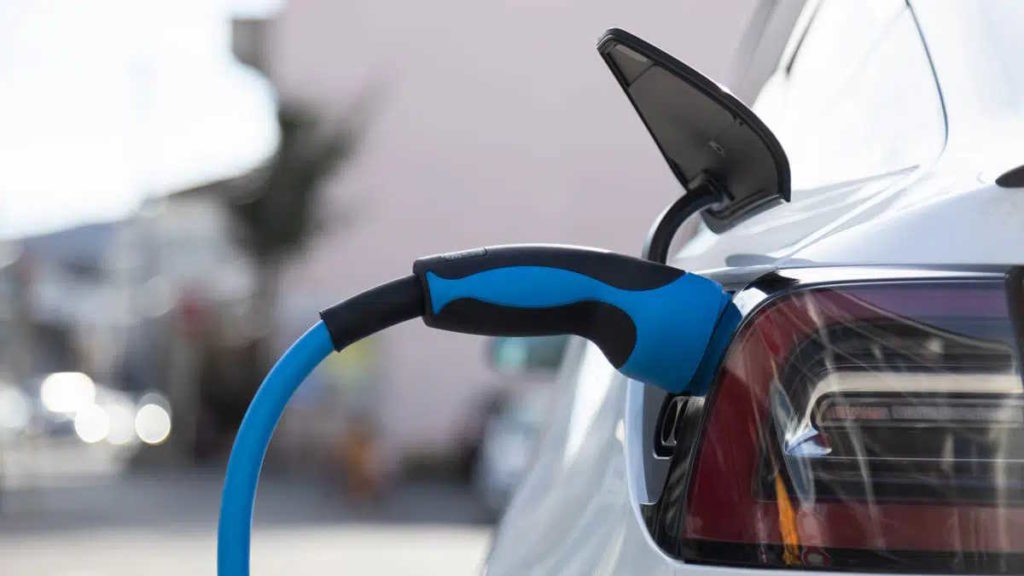 UE pondera baixar as taxas de importação de elétricos da China para a Volkswagen e a BMW