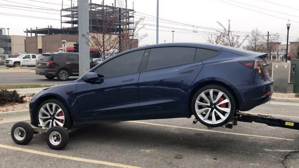 Carros eléctricos podem ser rebocados, mas cuidado…