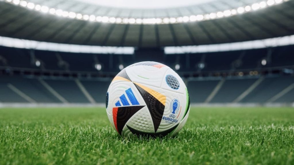 Bola da Adidas do Euro 2024 terá um microchip para ajudar árbitros no processo de decisão