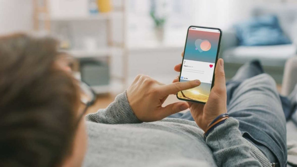 União Europeia quer proibir Infinite Scroll do Instagram, TikTok e outros por ser viciante