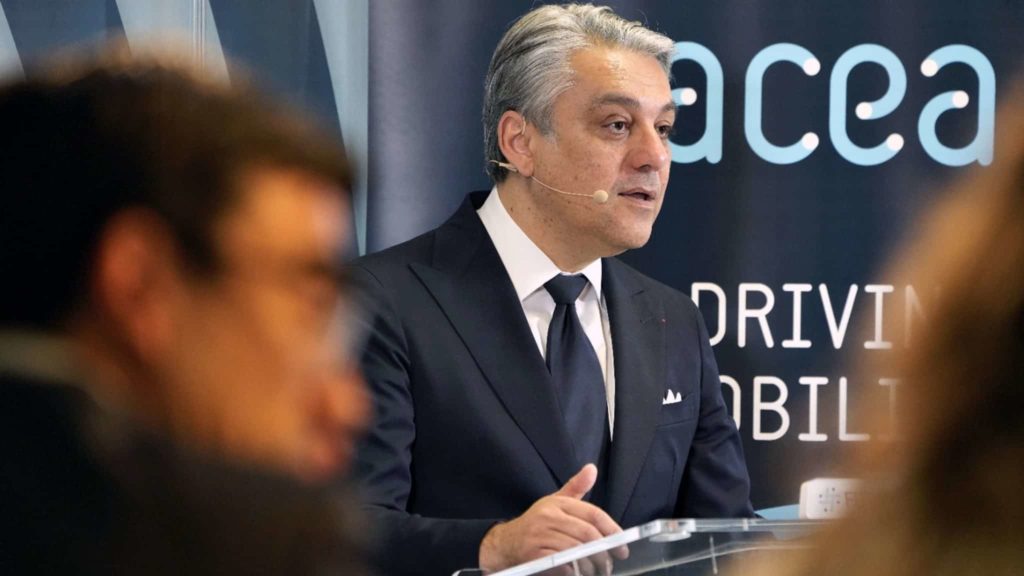Jovens não têm dinheiro para comprar carros, alerta o diretor-executivo da Renault