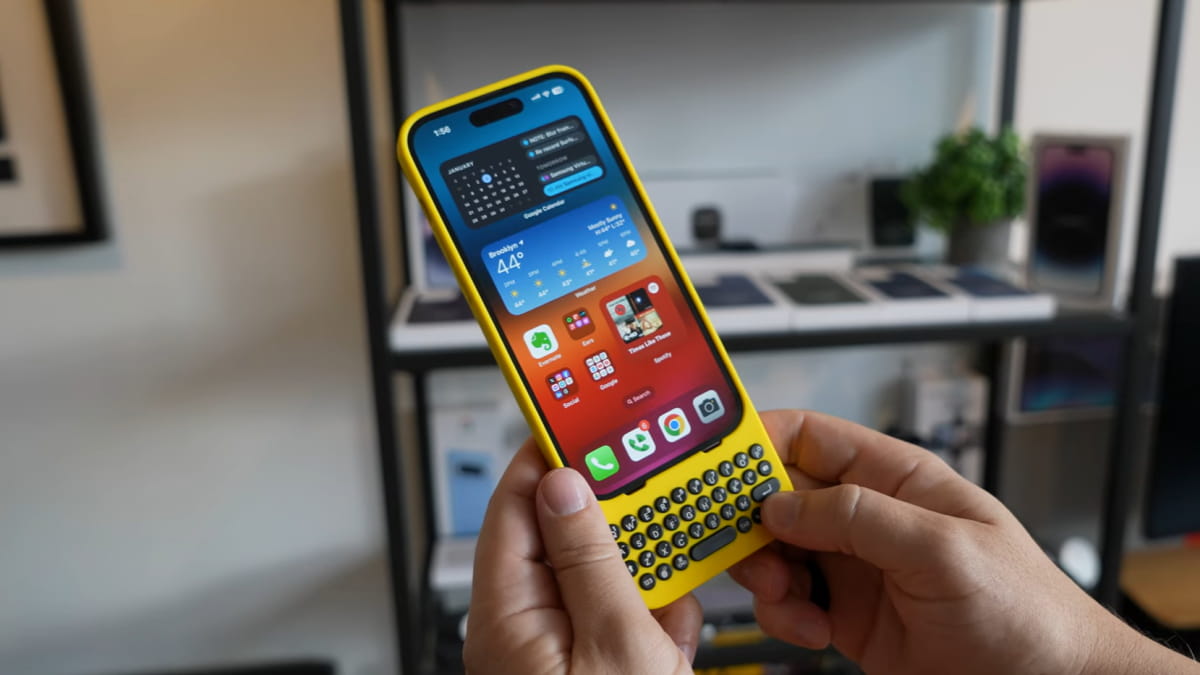 Usa iPhone e gostava dos smartphones BlackBerry? Esta ideia da Clicks vai agradar-lhe