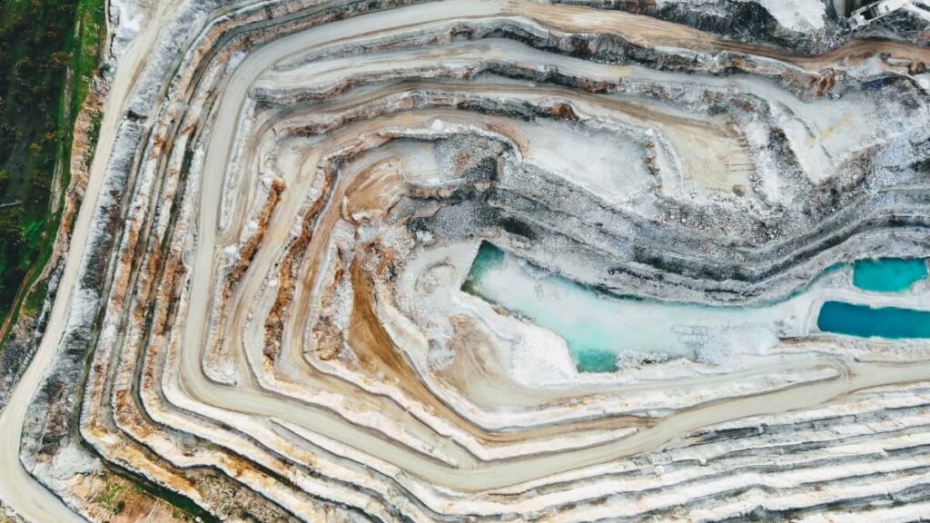 China descobriu jazida de lítio de um milhão de toneladas
