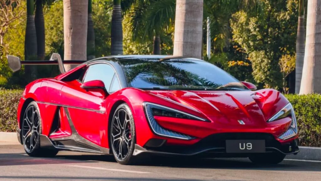 Supercarro elétrico BYD Yangwang U9 vai dos 0 aos 100 km/h em 2 segundos
