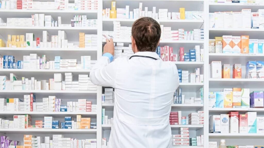 Dificuldade em encontrar um medicamento na farmácia? A Linha 1400 dá uma ajuda