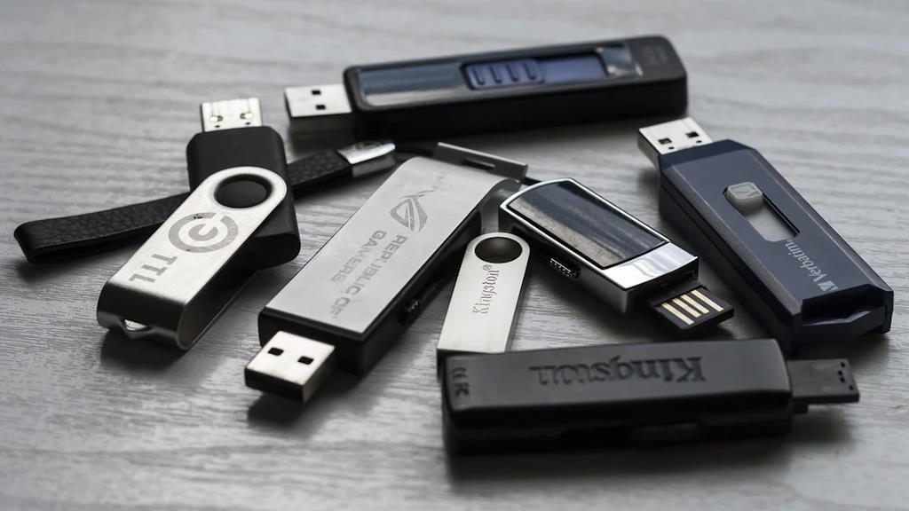 Segurança máxima! Esta pen USB vai destruir-se para manter os seus dados protegidos