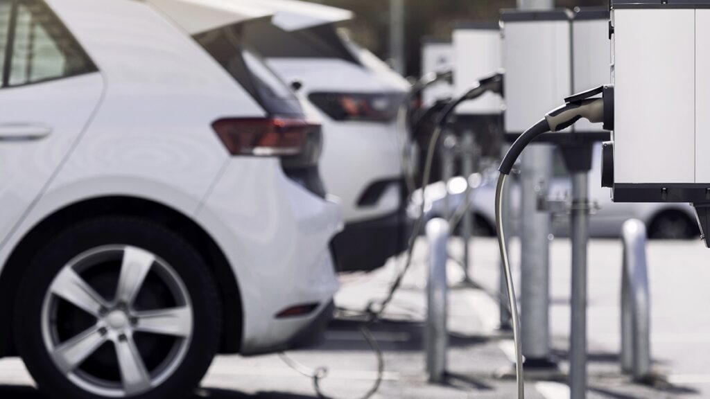 Alemanha volta a ser do contra… quer evitar ou atenuar as taxas sobre os elétricos chineses