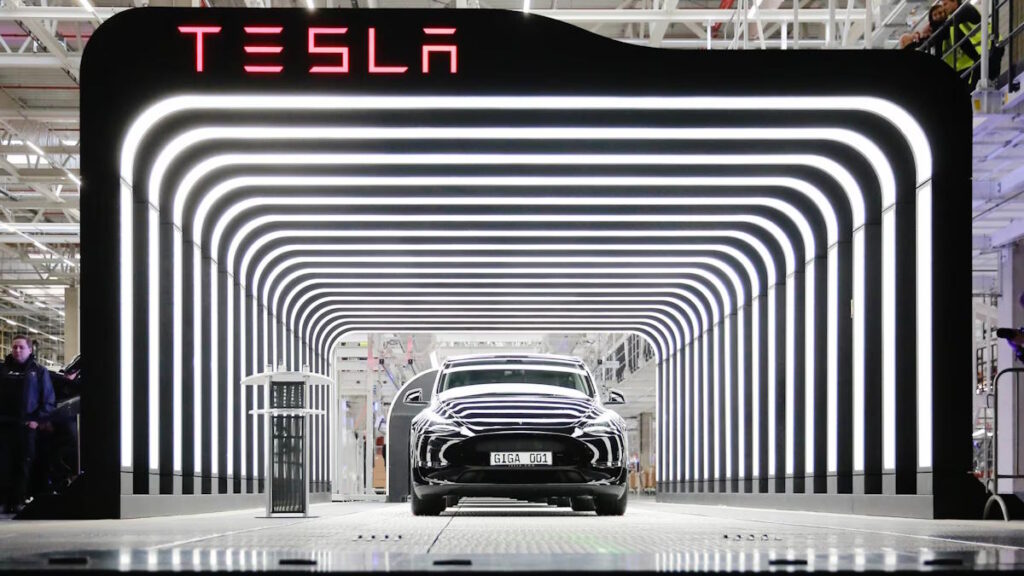 Voltam os problemas à Tesla, com um recall de 1,8 milhões de carros elétricos