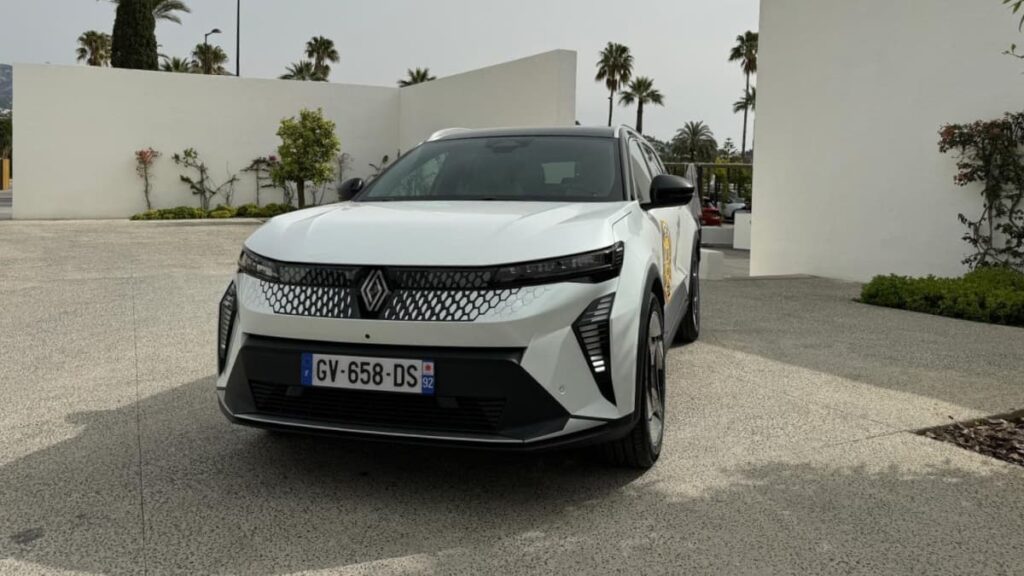Renault Scenic E-Tech 100% elétrico mostrou porque foi eleito Automóvel do Ano 2024