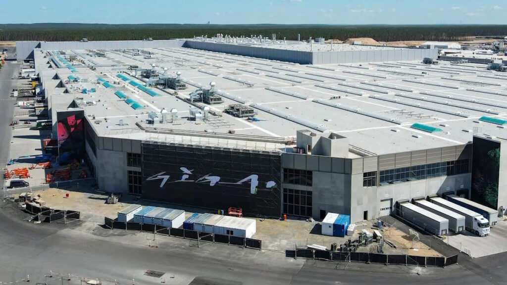 Bomba de 250 kg da Segunda Guerra Mundial encontrada na Gigafactory da Tesla em Berlim
