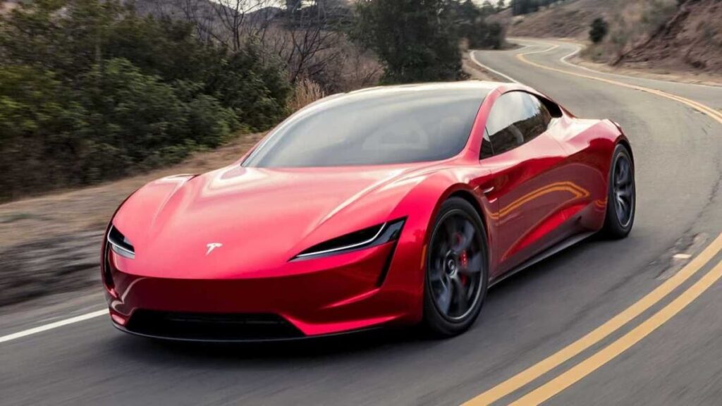 Elon Musk “picado” pela BYD promete Tesla Roadster já no próximo ano
