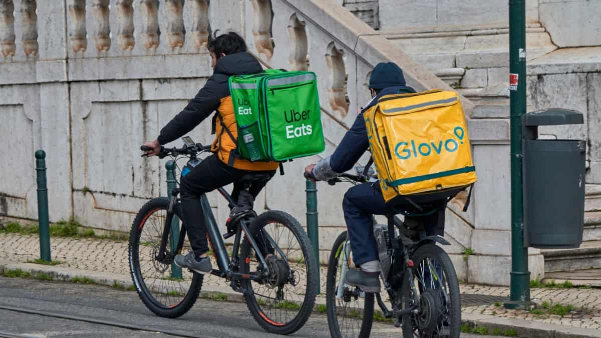 Estafetas das plataformas digitais, como Uber e Bolt, estarão hoje em greve durante seis horas
