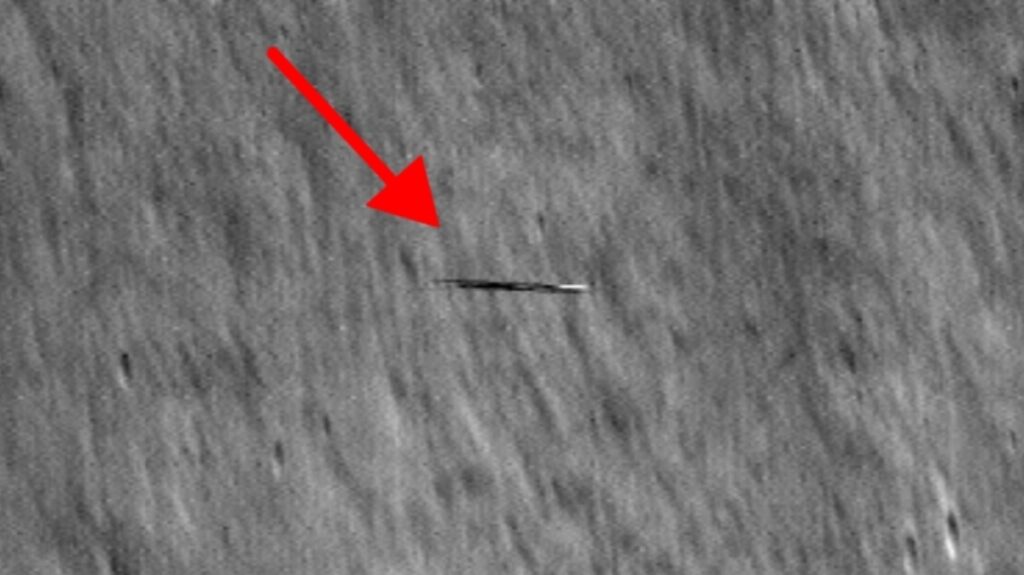 NASA deteta objeto em forma de prancha de surf a passar a toda a velocidade pela Lua