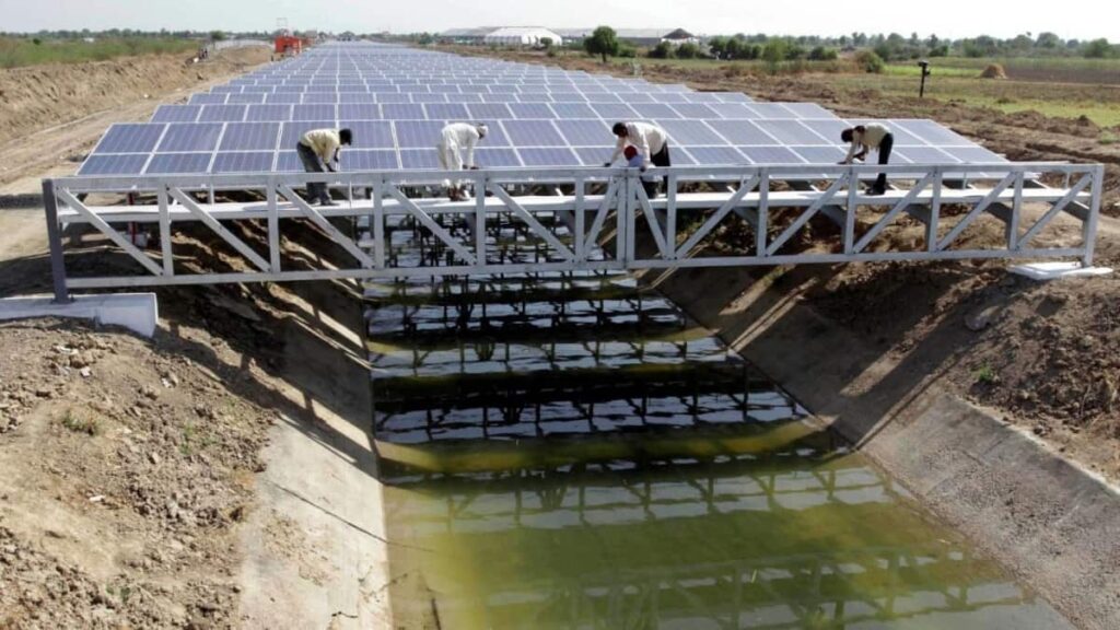 Depois de pérgulas e muros, há mais um local para instalar painéis solares: canais de irrigação