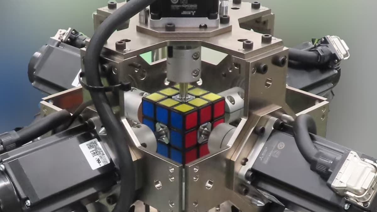 Robô estabelece novo recorde mundial do Cubo de Rubik (vídeo)