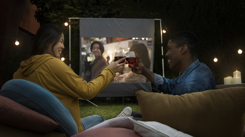É fã de filmes e séries e tem uma TV modesta? Um projetor Wanbo pode mudar a sua sala