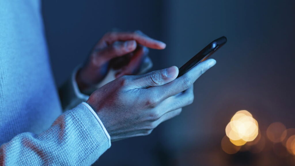 Smartphones com IA: maioria não confia na proteção e privacidade dos seus dados pessoais