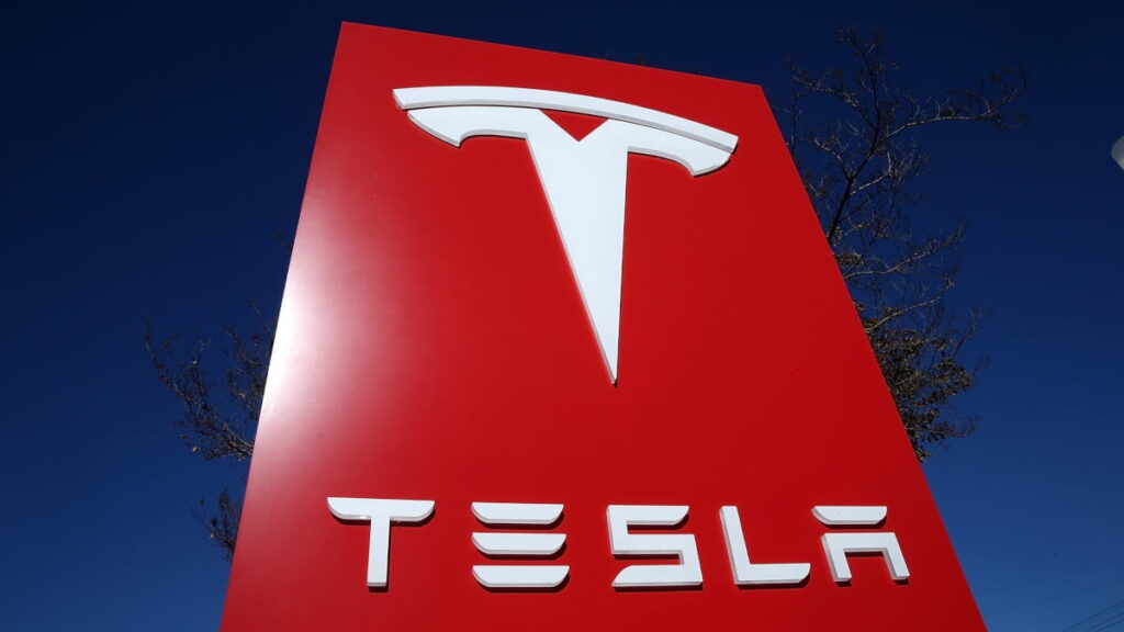 Tesla está a acumular stock de carros elétricos não vendidos em parques de estacionamento?