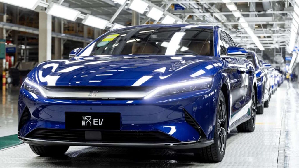 Carros elétricos chineses vão ter de pagar taxas adicionais de até 38% na União Europeia