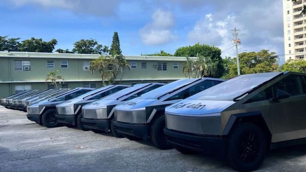 Parque de estacionamento cheio de Cybertrucks vandalizado só para ofender Elon Musk