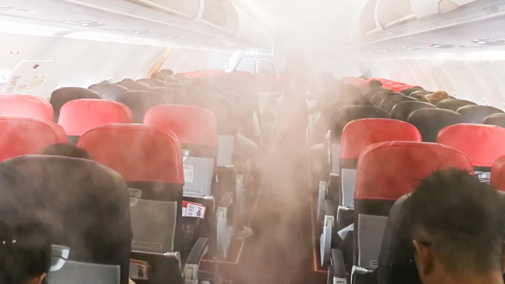 Nevoeiro dentro do avião? Calma, saiba porque acontece…