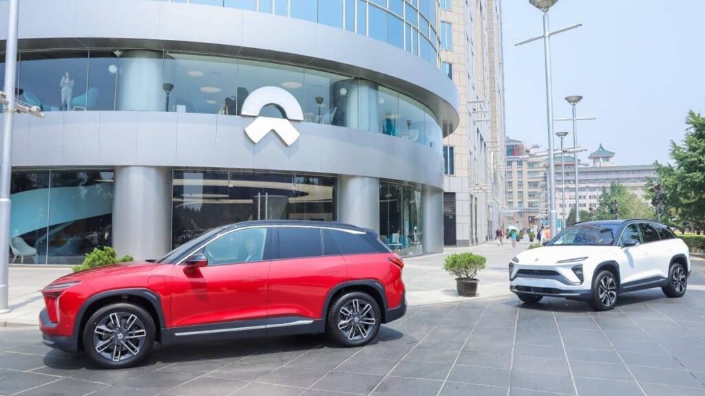 China admite estar “fortemente insatisfeita” com taxas da UE sobre elétricos