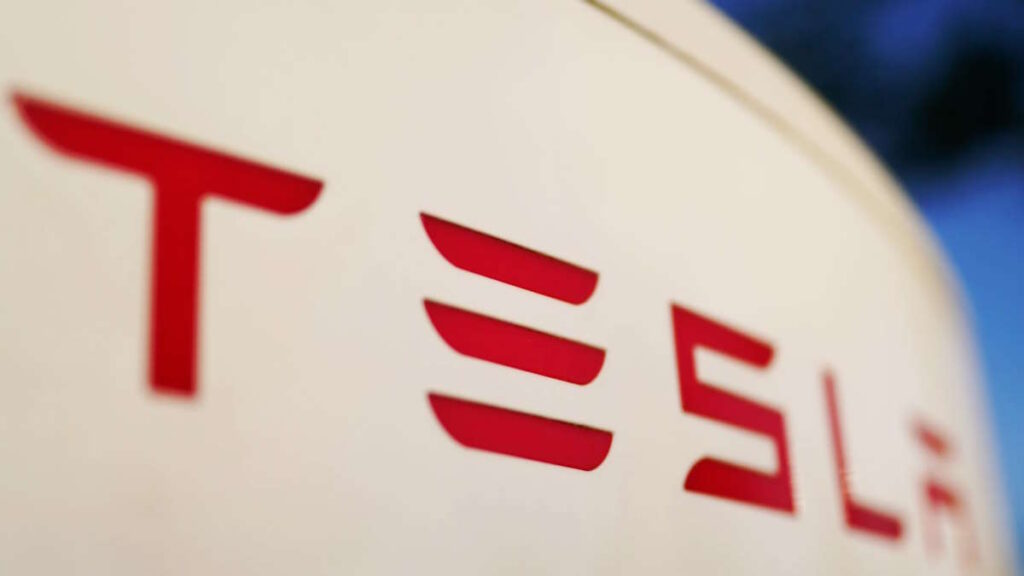 Empresa devolve frota inteira de carros Tesla por culpa de Elon Musk