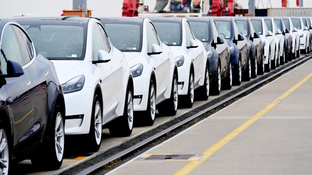 Vendas de carros elétricos em 2024 congelaram na Europa e EUA, mas dispararam na China