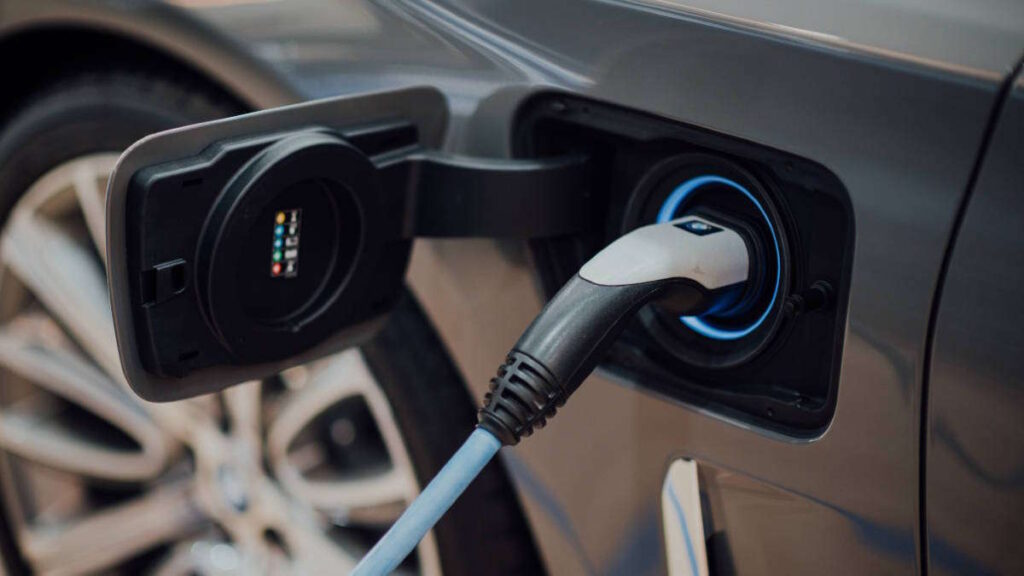 Vendas globais de veículos elétricos atingem novos máximos