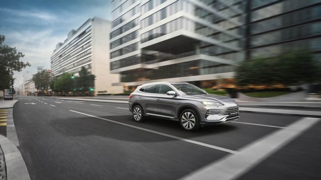 Canadá iguala EUA e impõe taxa de 100% sobre os carros elétricos fabricados na China