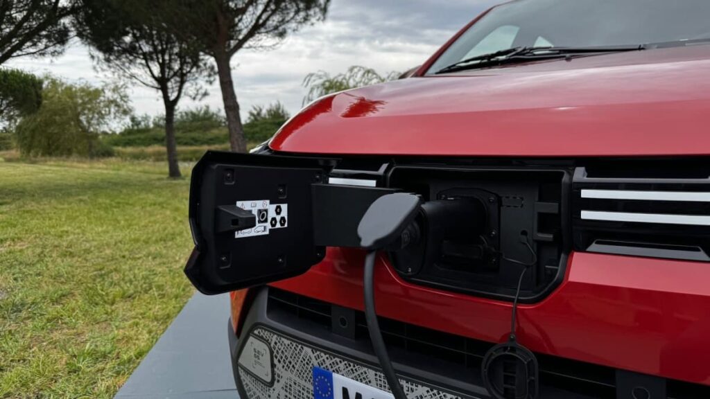 Vendas globais de carros elétricos deverão aumentar 30% em 2025