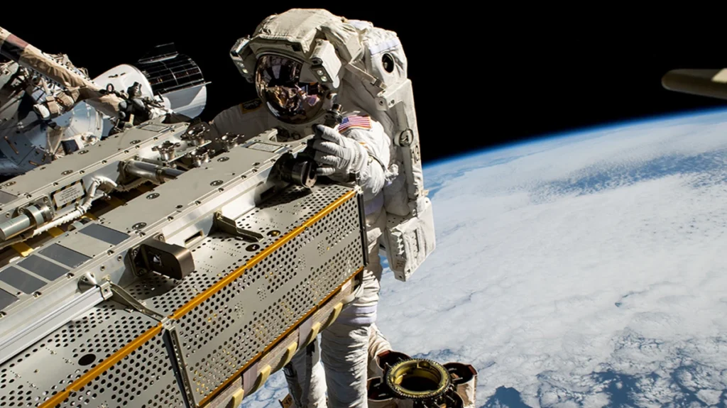 Astronautas vão deixar de usar fraldas e passam a beber a urina filtrada como água