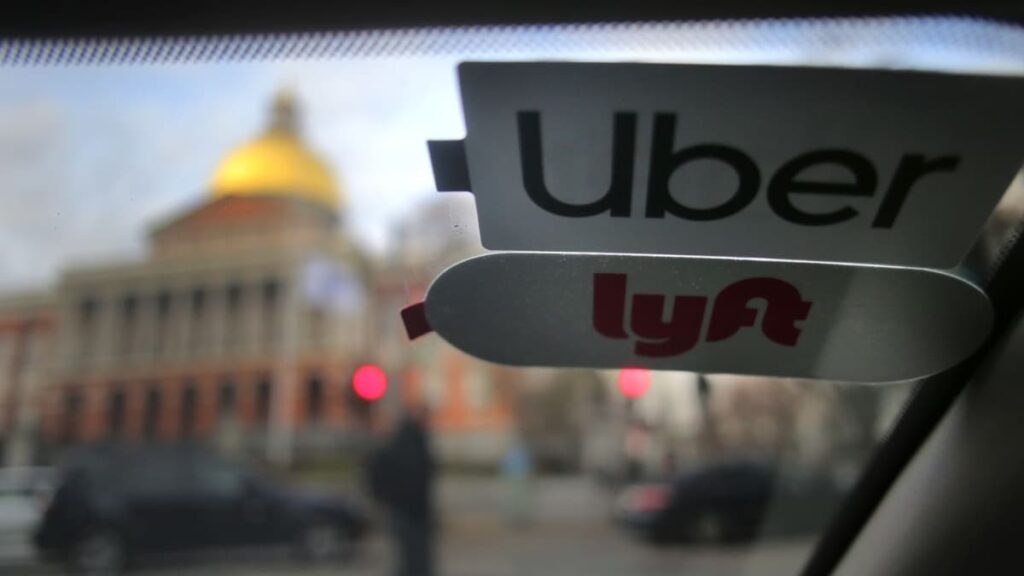 Uber e Lyft vão pagar aos condutores cerca de 30€ por hora, mais benefícios e proteções