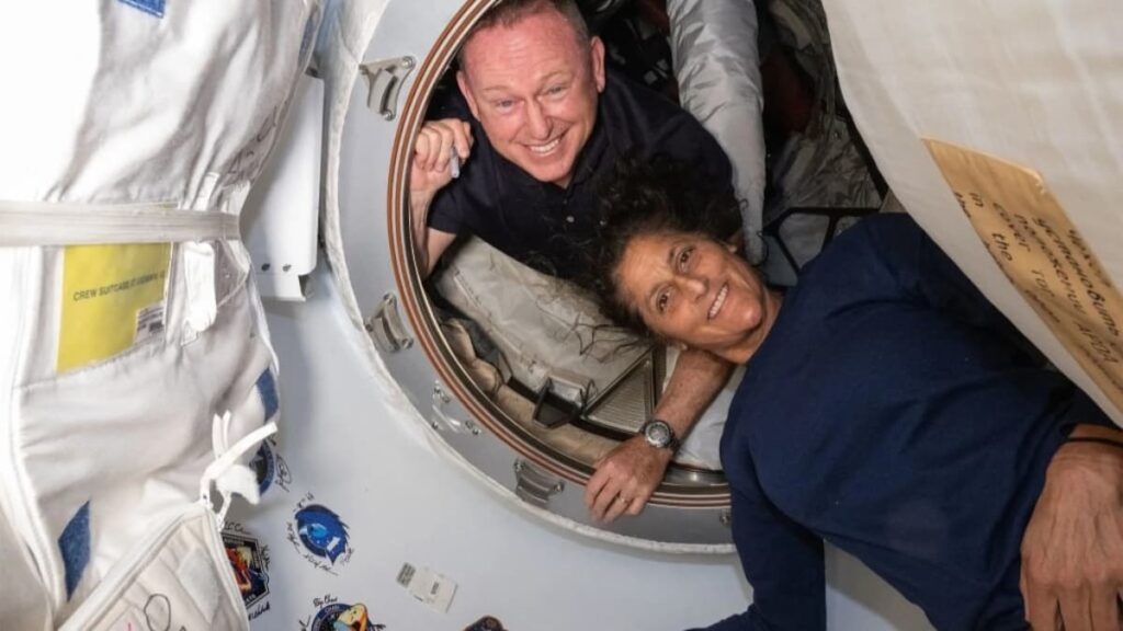 Astronautas que voaram para uma missão de oito dias na ISS poderão ficar retidos até 2025