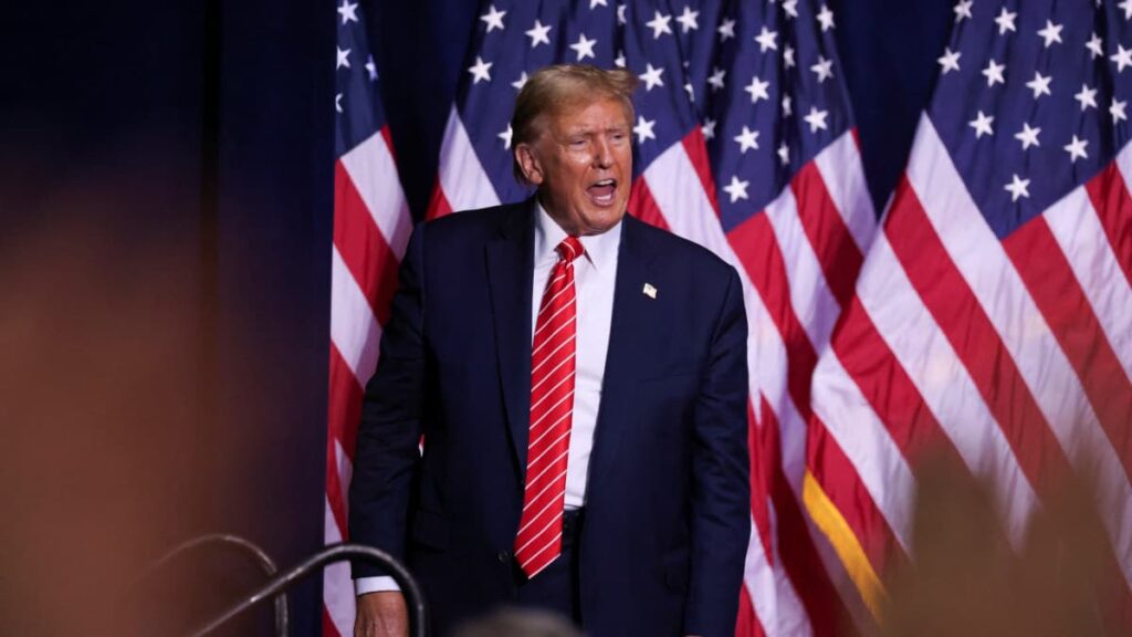Trump promete aplicar 10% de taxas adicionais sobre todos os produtos da China
