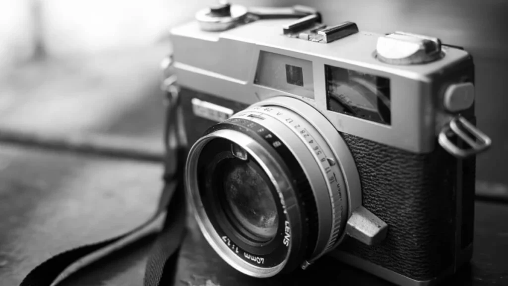 Farto de selfies e afins? As máquinas fotográficas de rolo estão na moda… outra vez 
