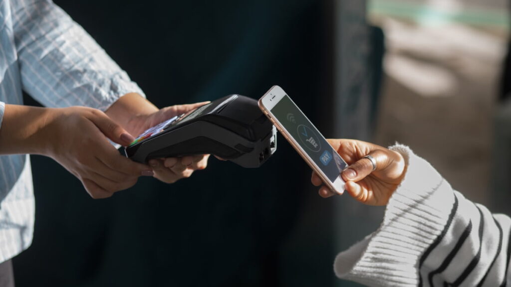 Como pagar com o smartphone: esquecer a carteira não é problema (mesmo no estrangeiro)