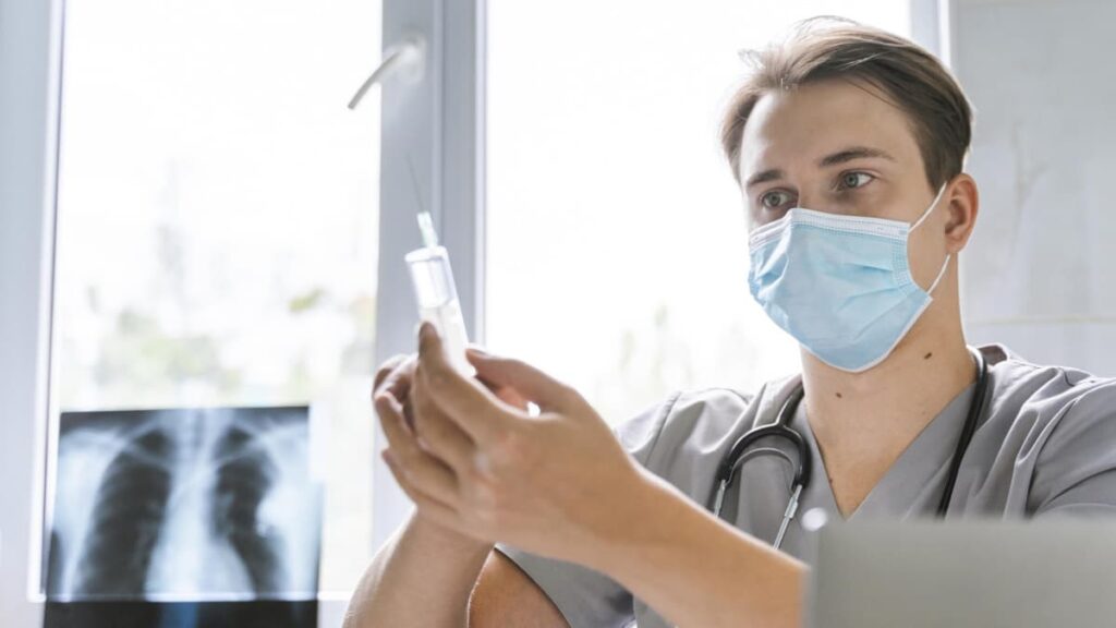Paciente recebe a primeira vacina do mundo contra o cancro do pulmão