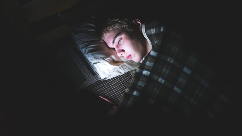 Vamping: o problema de passar a noite no telemóvel