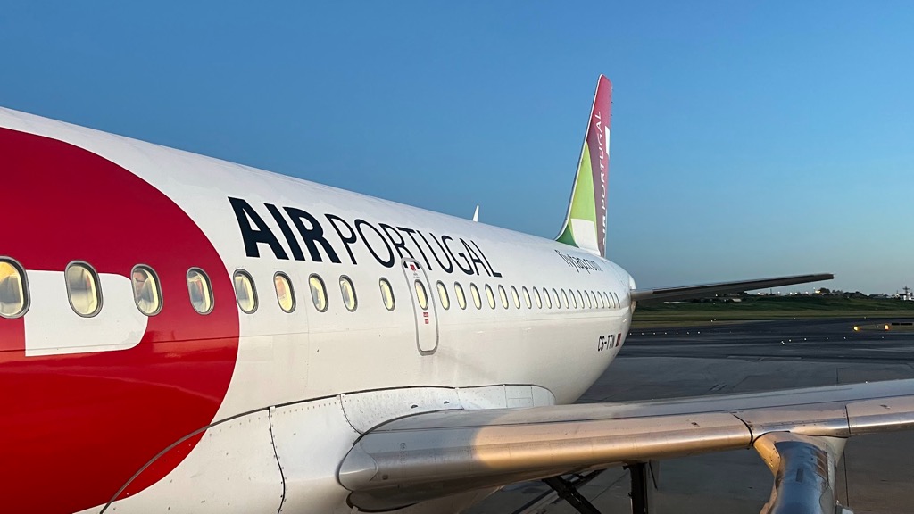 Aviões não voam em linha reta? Saiba qual a razão…