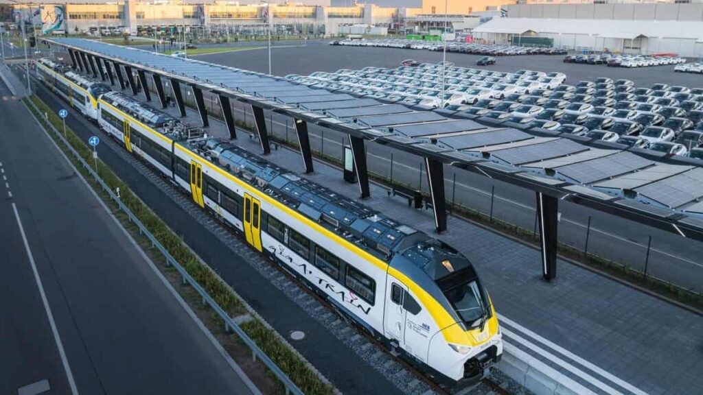 Giga Train: Tesla estreou um comboio totalmente elétrico para os seus funcionários